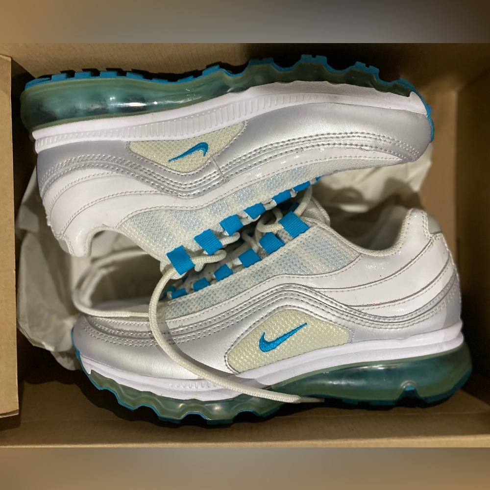 Nike Air Max 24-7 White Metallic Platinum Marina Blue Size 4.5Y